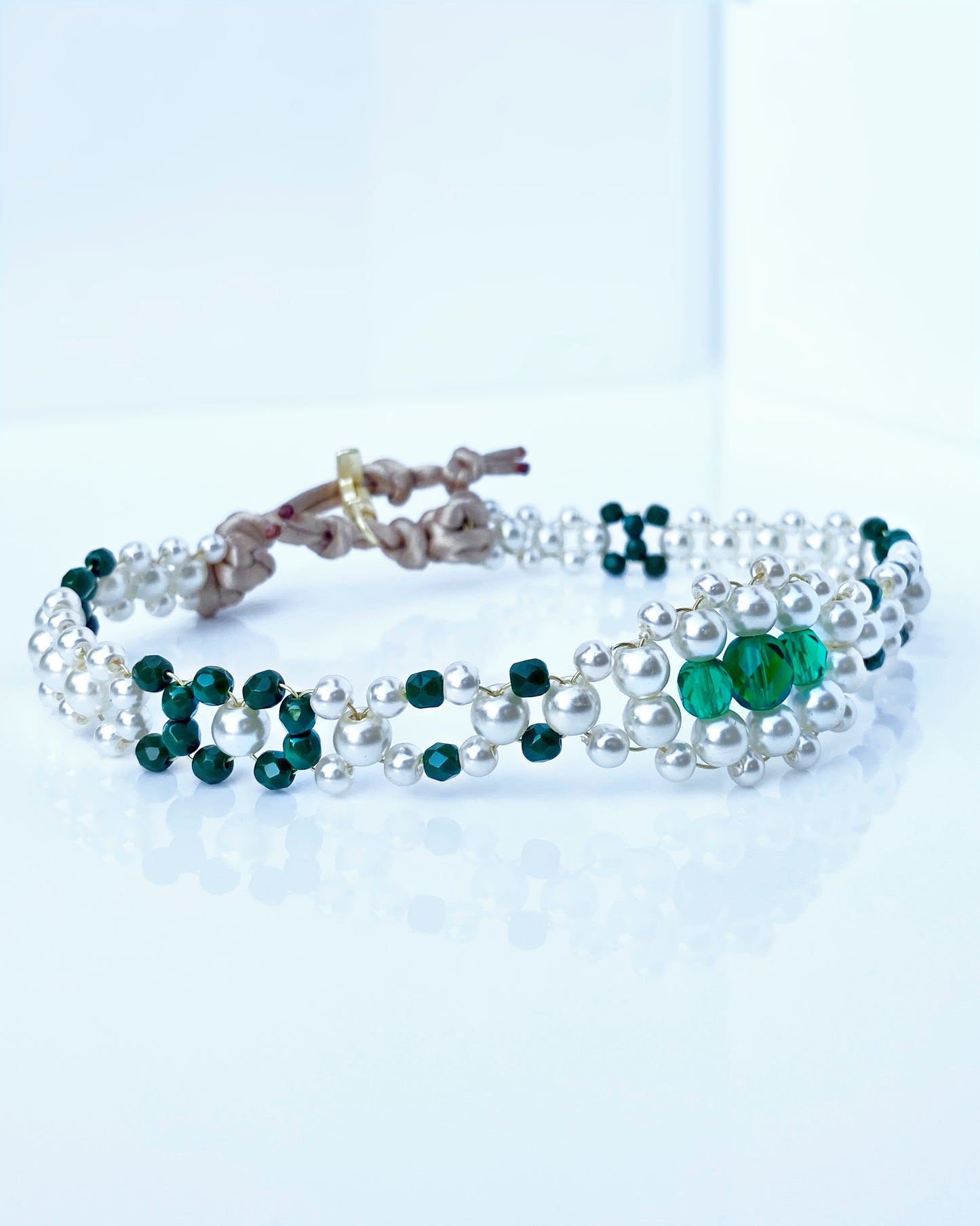 Choker green crystals and glass pearls