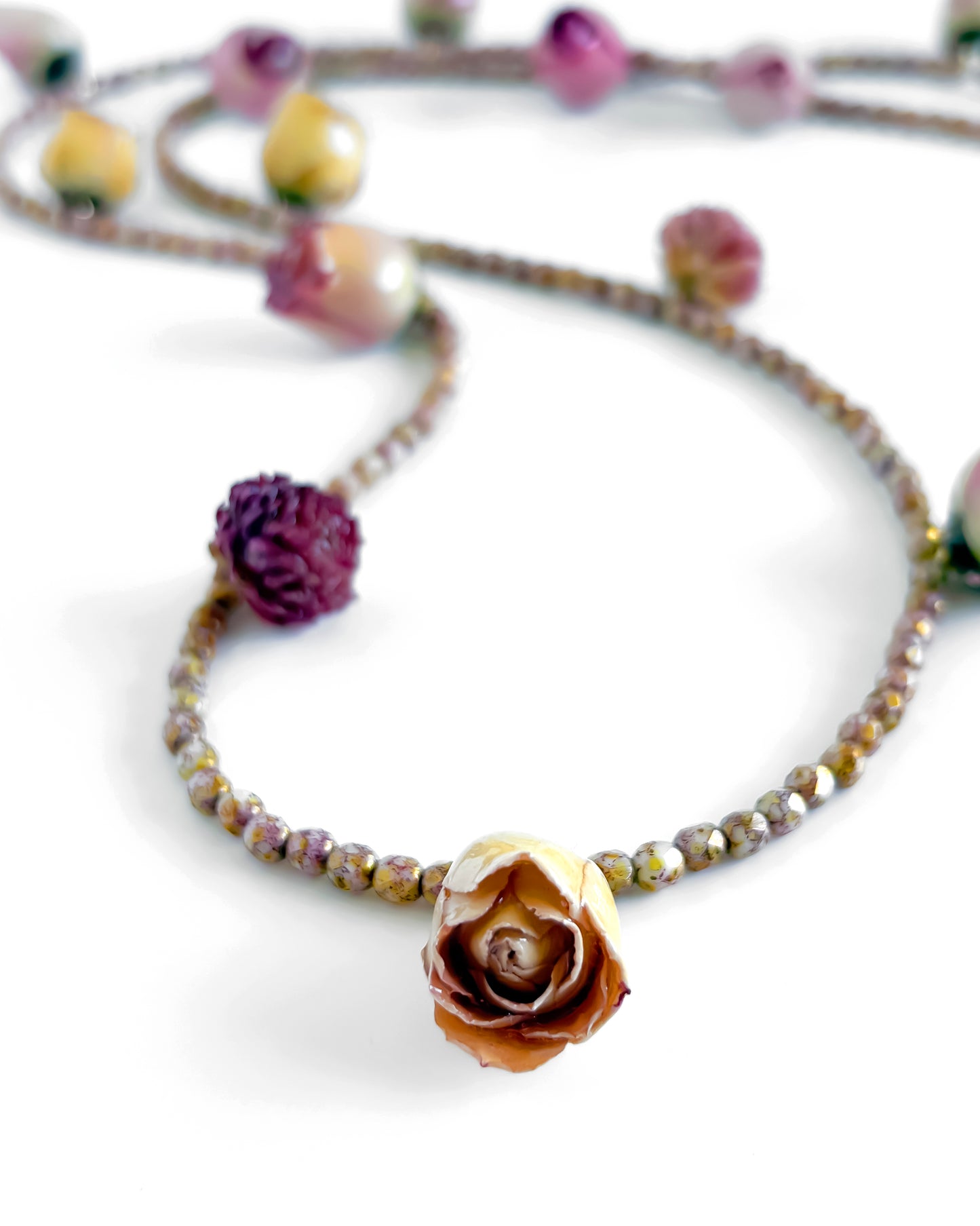 Collar largo de rosas Bohemia