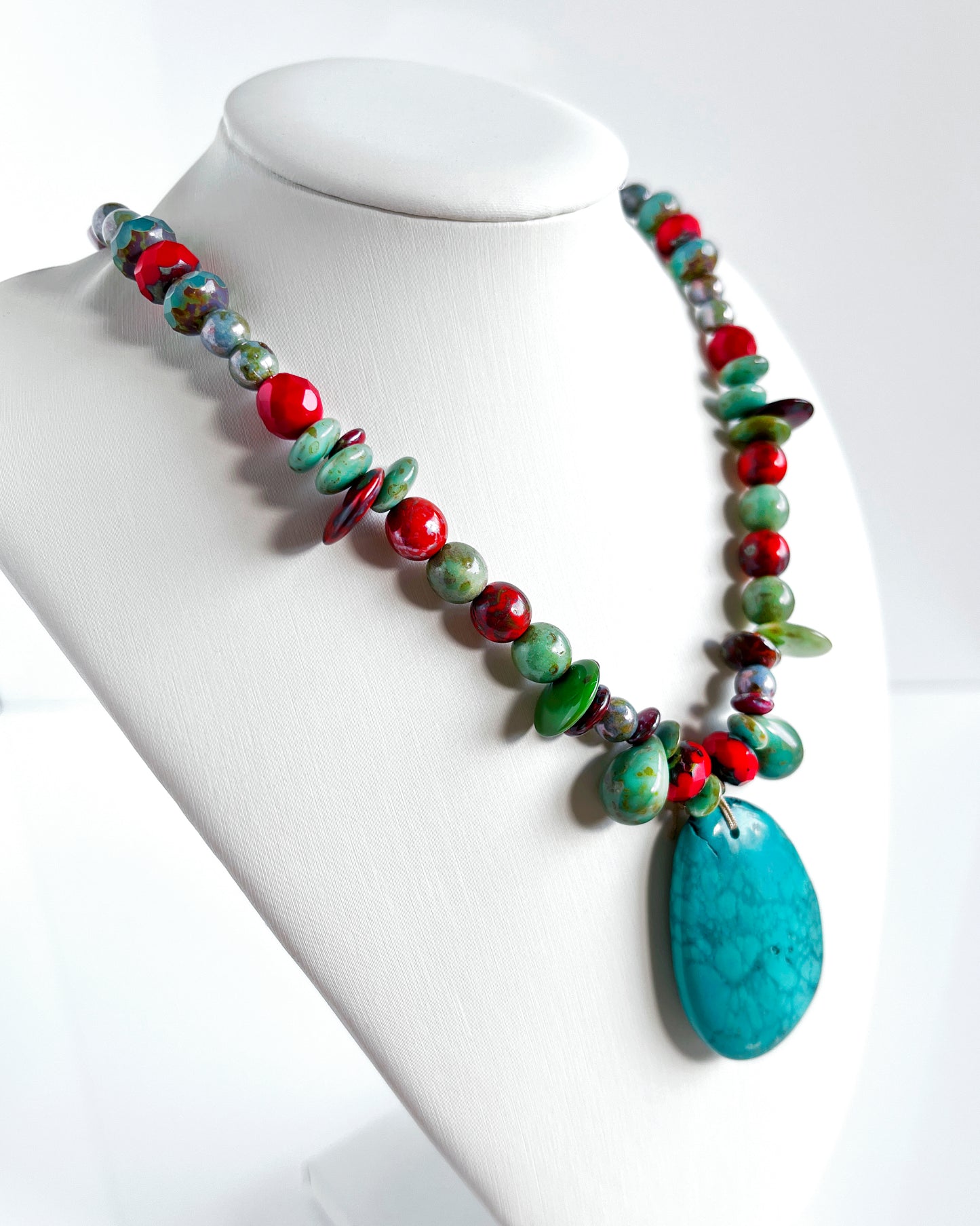 Collar colgante turquesa mediana colección CALA TERRA