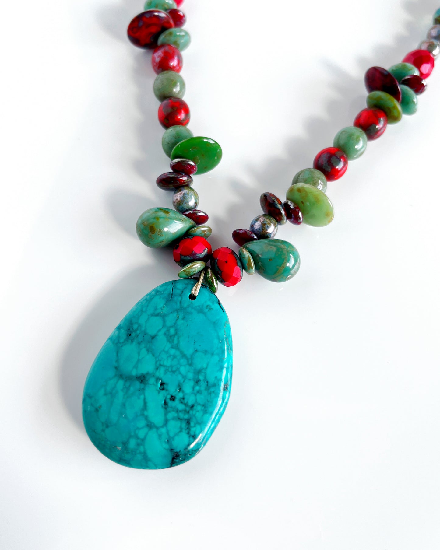 Collar colgante turquesa mediana colección CALA TERRA