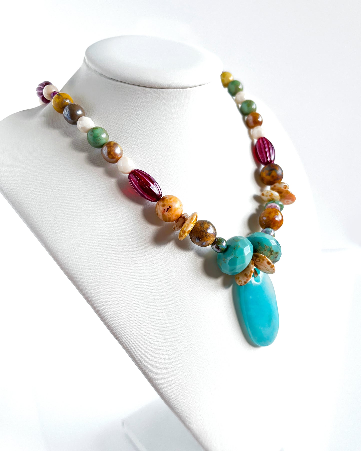Collar colgante Amazonita y vidrio rosado colección CALA TERRA