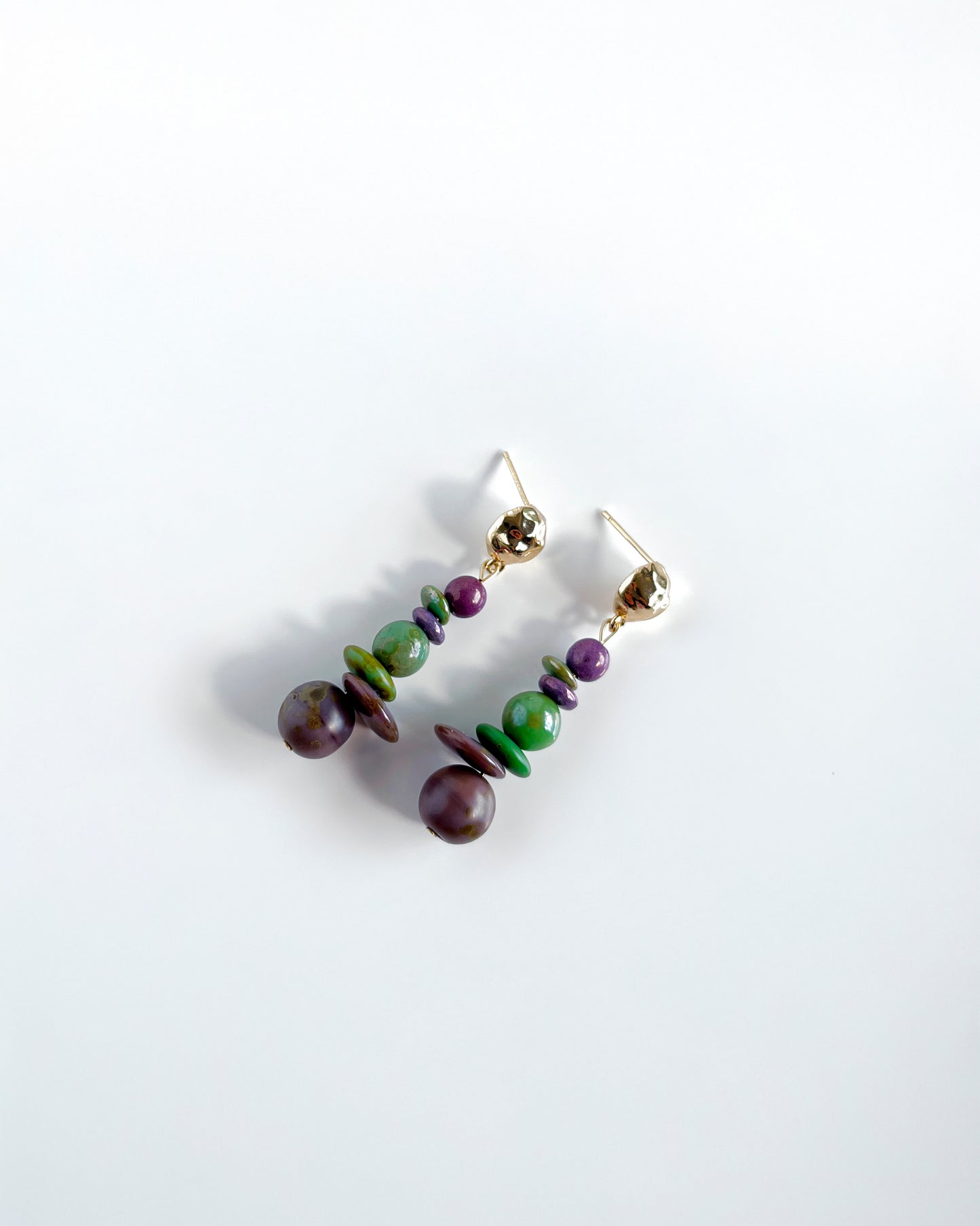 Pendientes vidrio verde y morado colección CALA TERRA