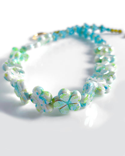 Collar-choker floral turquesa y verde agua efecto espejo