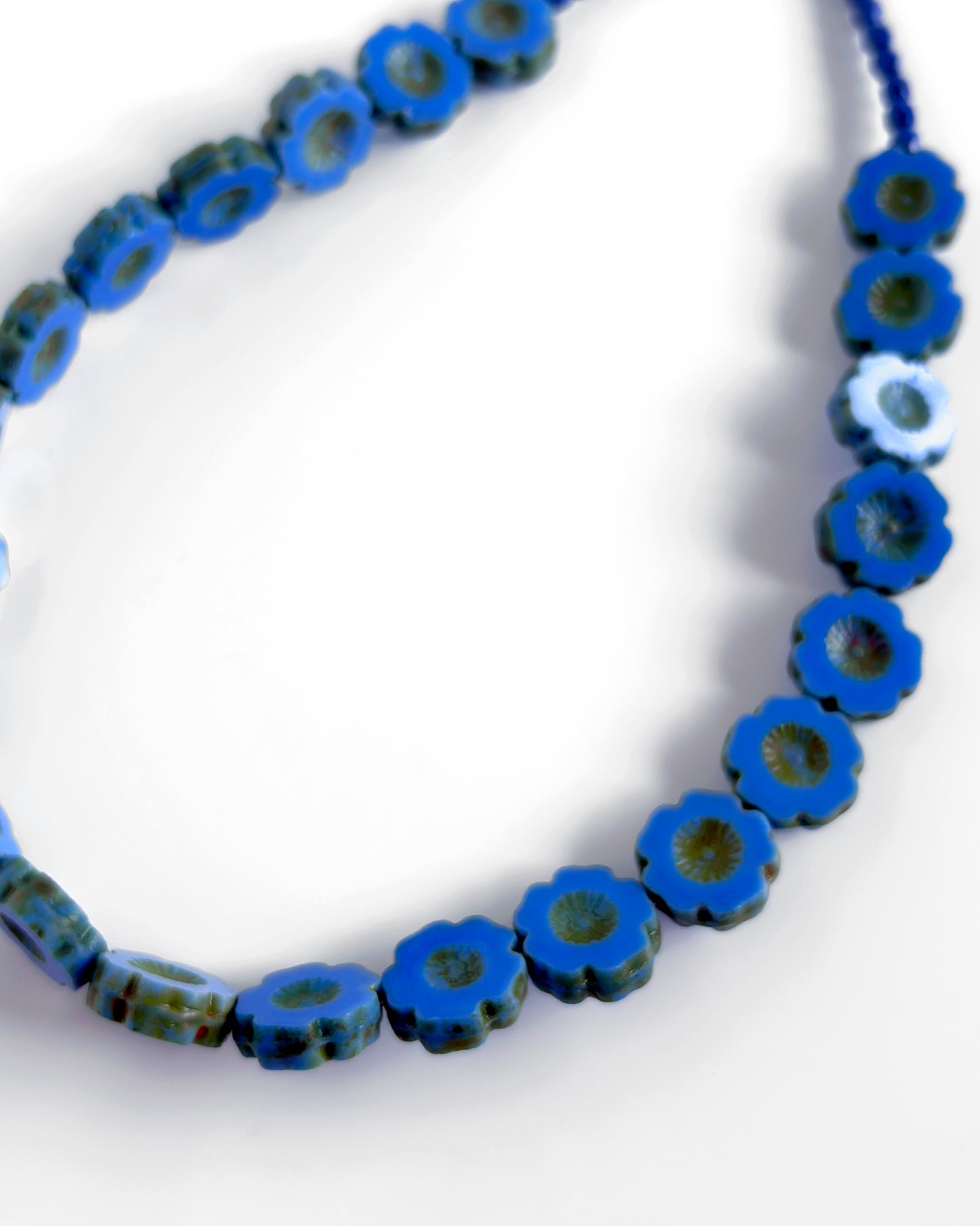 Collar choker flores de vidrio azul intenso