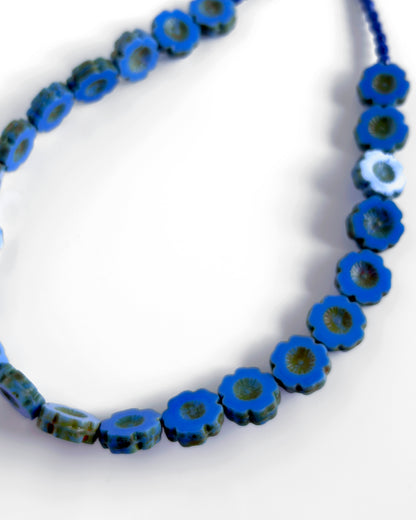 Collar choker flores de vidrio azul intenso