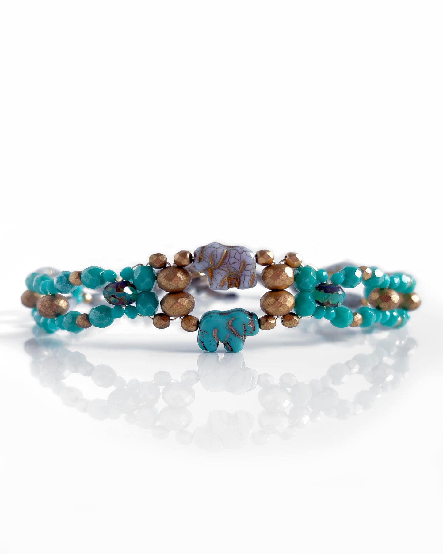 Choker boho con cristales turquesas y elefantes