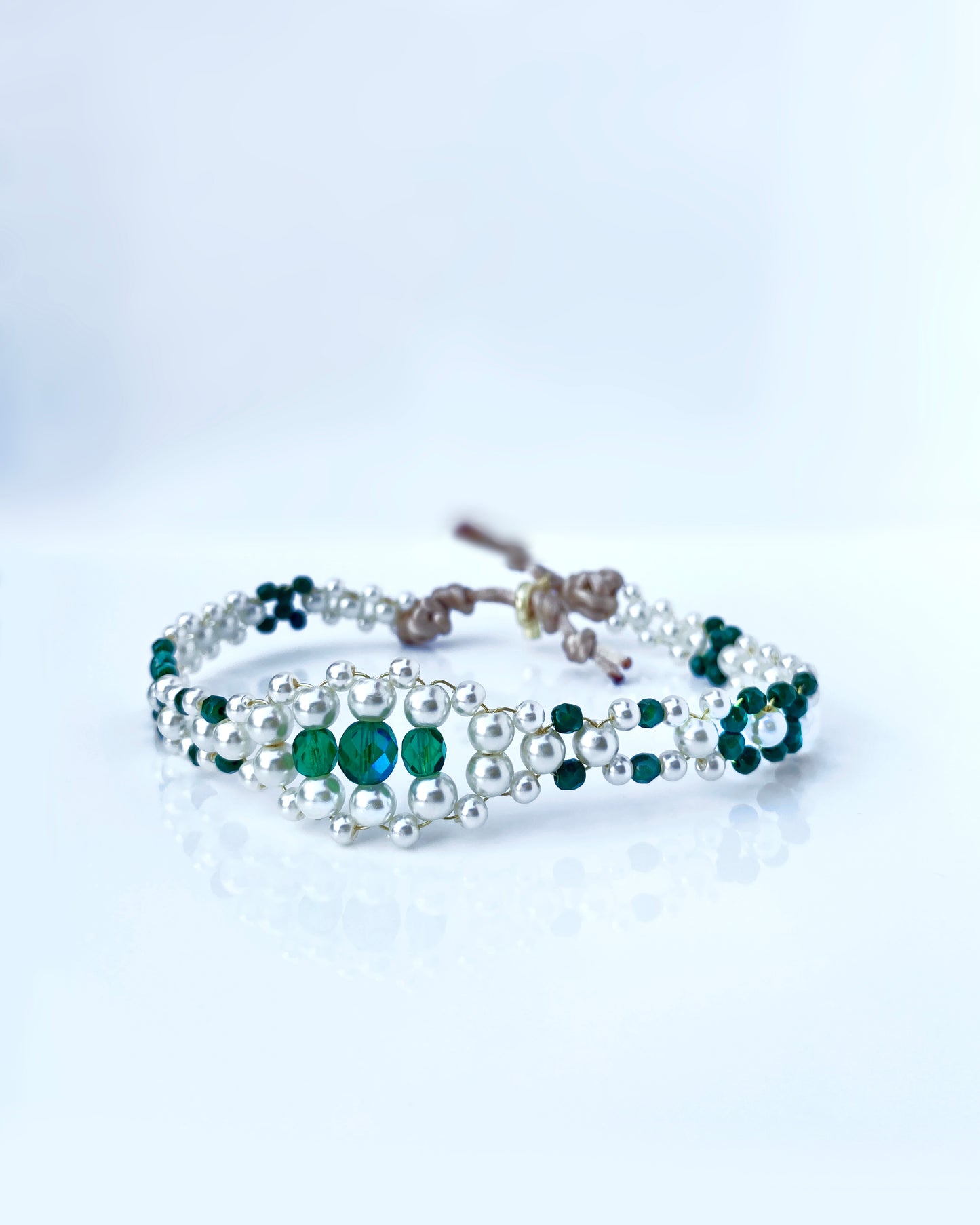 Choker green crystals and glass pearls