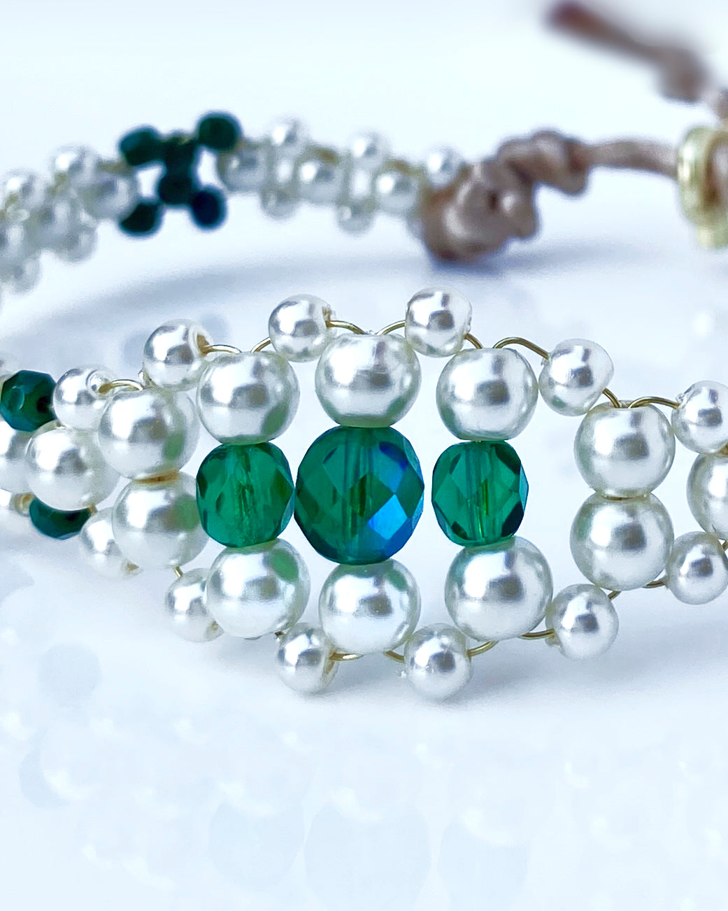 Choker green crystals and glass pearls