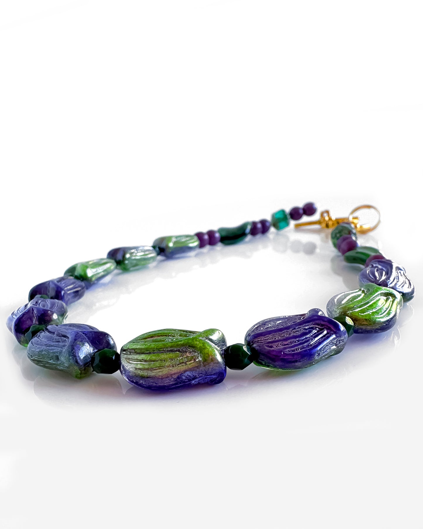 Collar-choker tulipanes de cristal verdes y morados