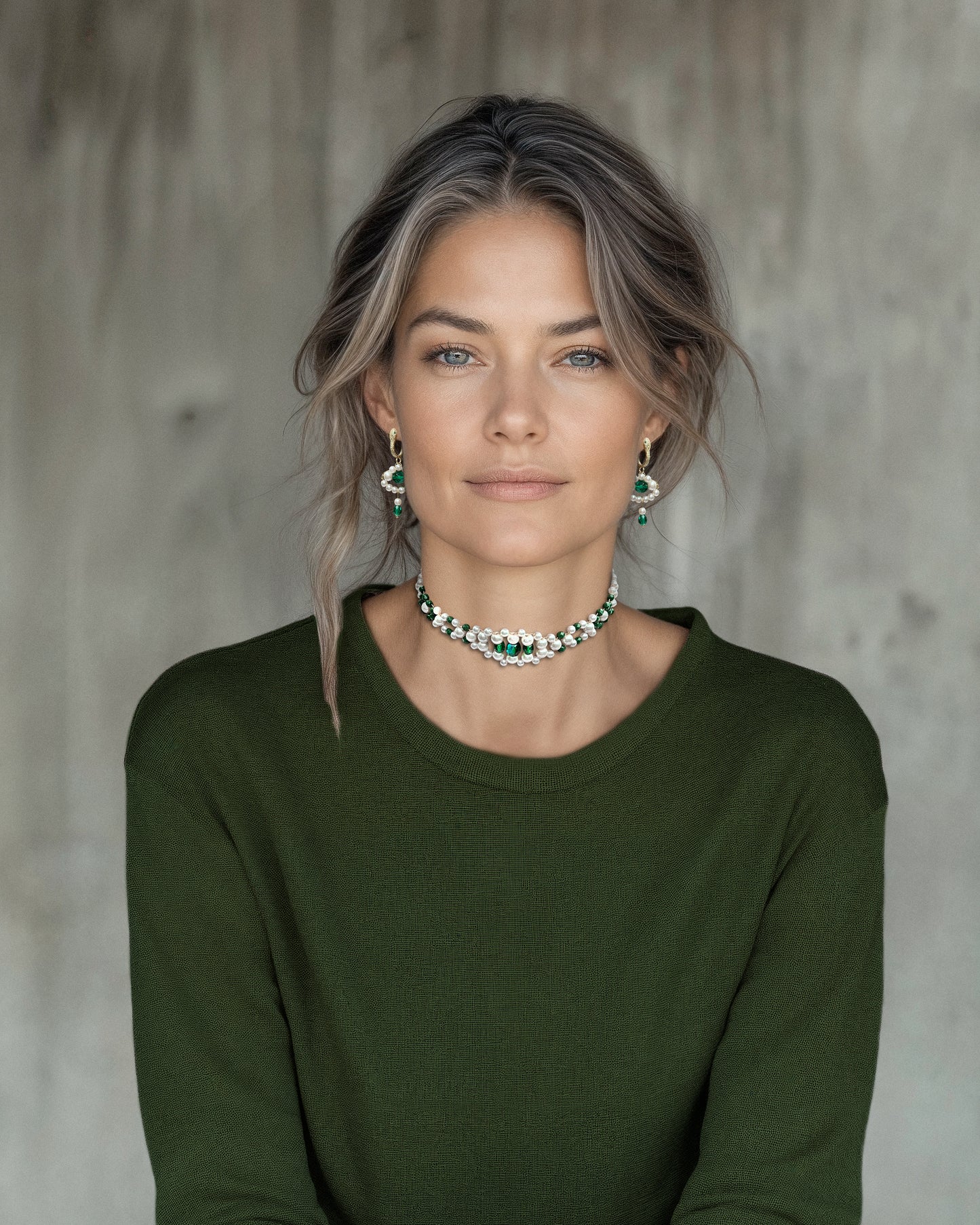 Choker green crystals and glass pearls