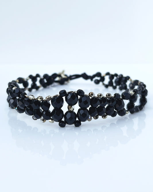 Choker de cristales negros y dorado brillo