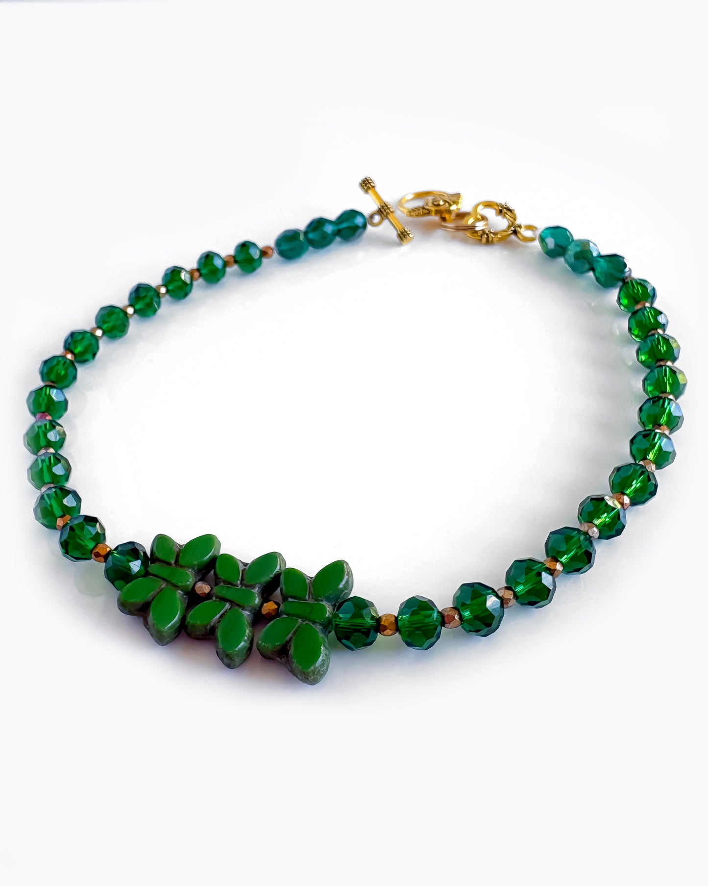 choker elegante verde esmeralda con mariposas de vidrio joyeria artesanal