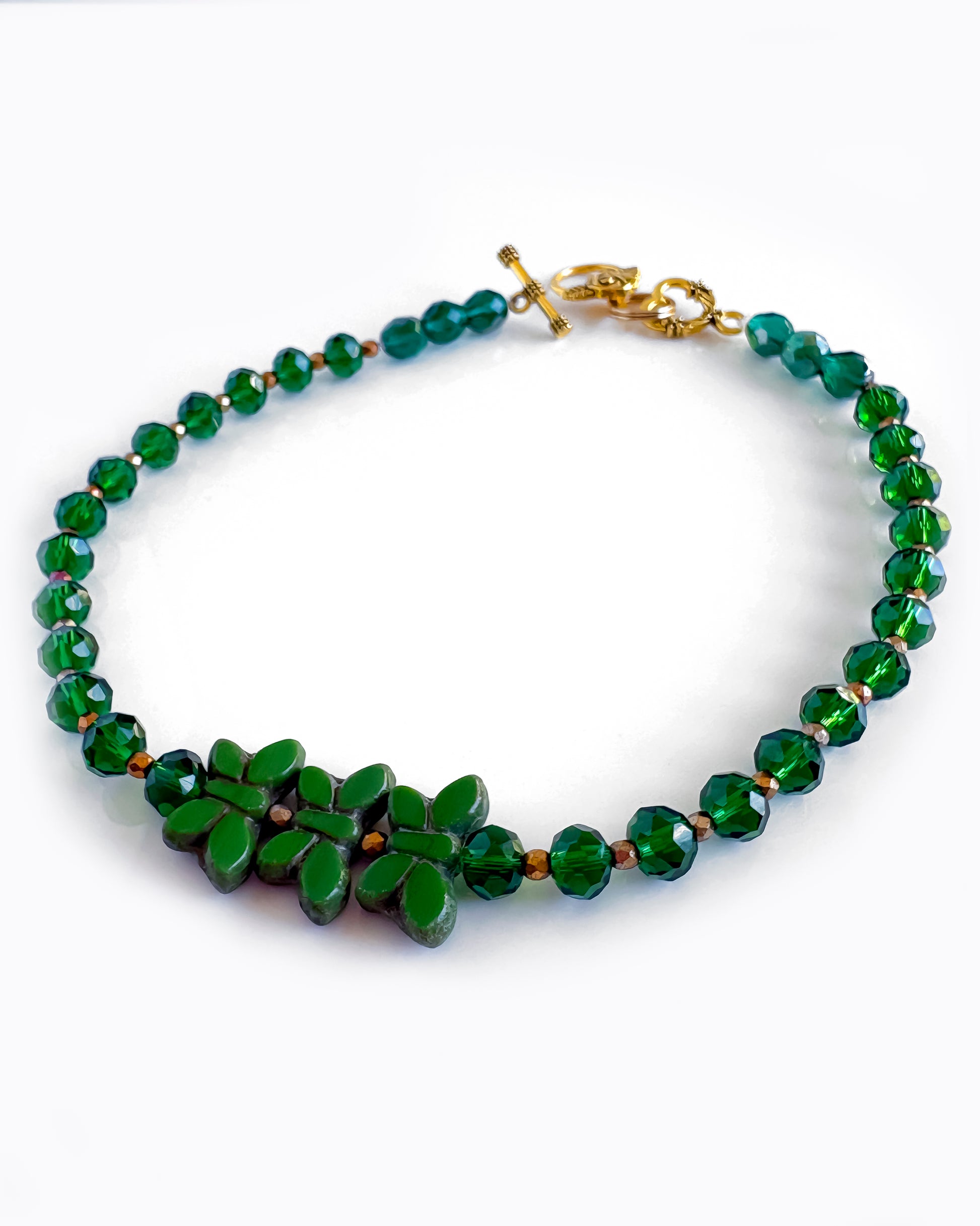 choker elegante verde esmeralda con mariposas de vidrio joyeria artesanal