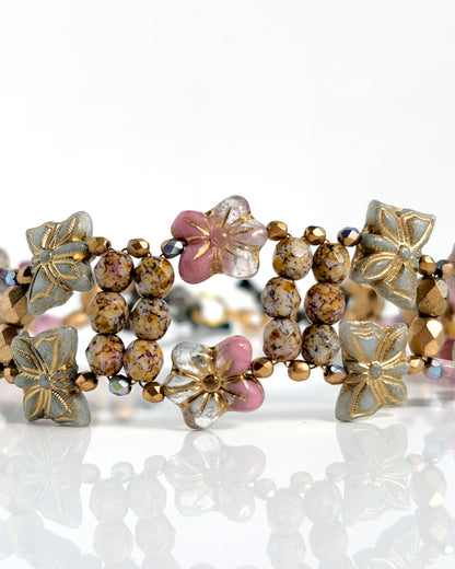 Choker Fiori rosa pastel con cristales dorados