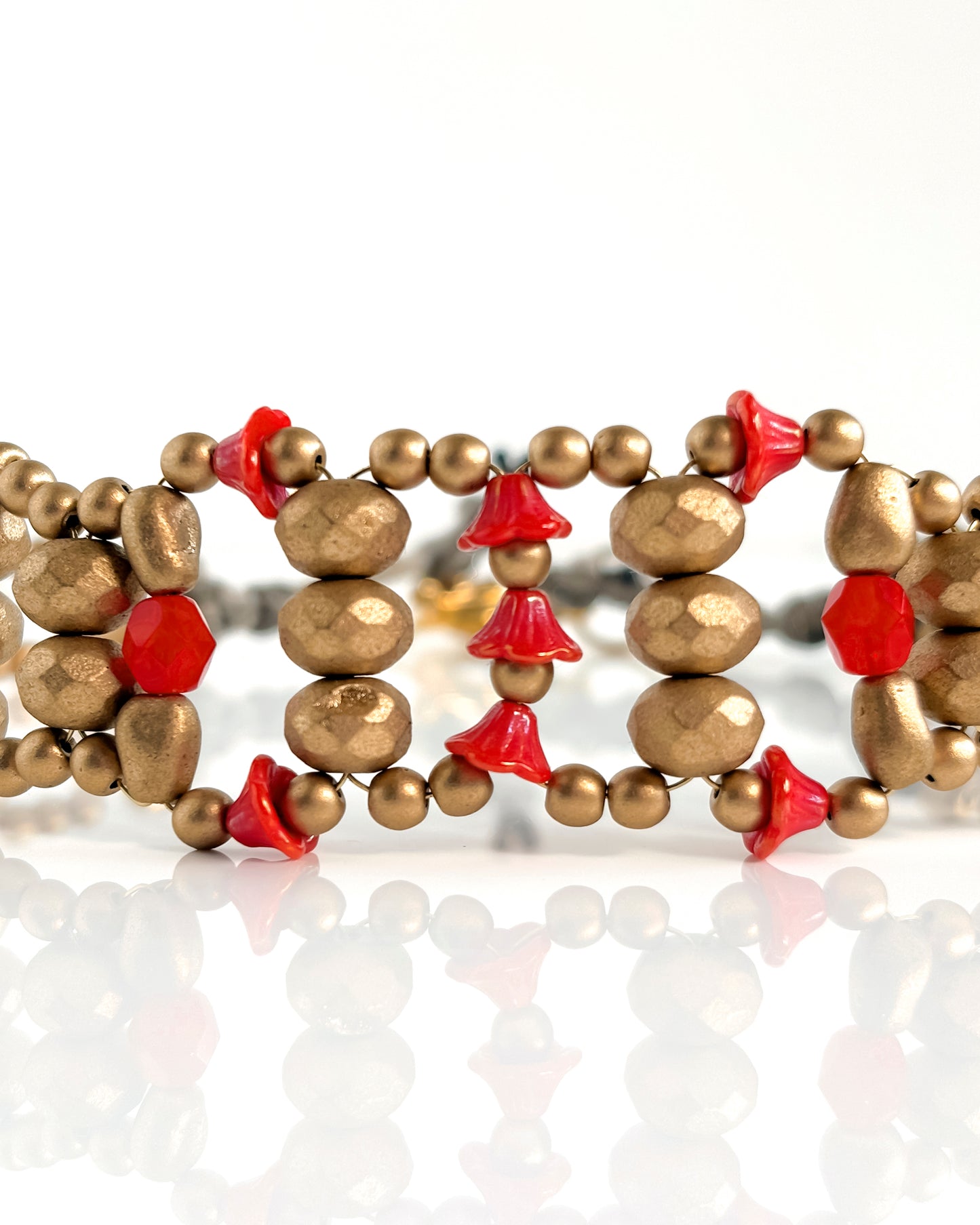 Choker Fiori con cristales coral y dorado