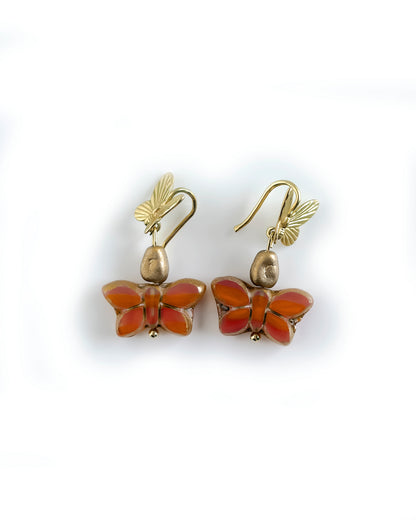 Pendientes Papillon Coral con mariposas de cristal en tonos coral, rosa salmón y matices dorados