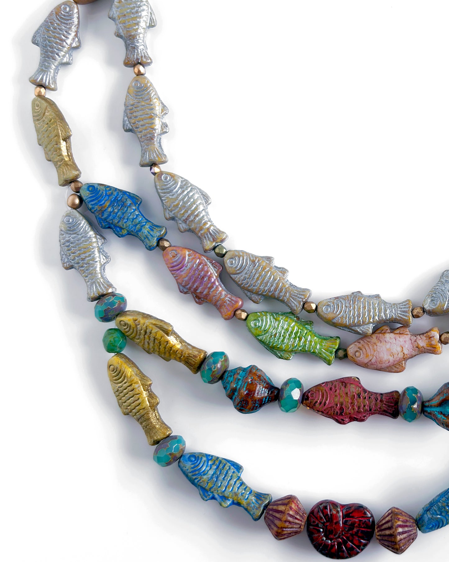 Collar boho con cristales de peces de colores
