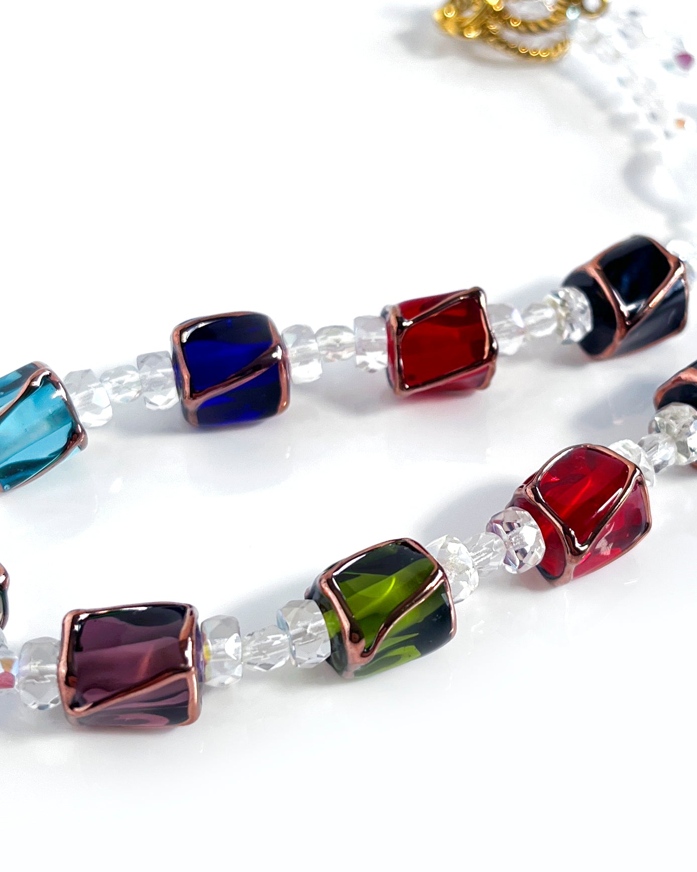 Collar Cubos de cristales de colores