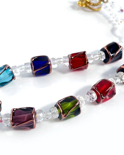 Collar Cubos de cristales de colores