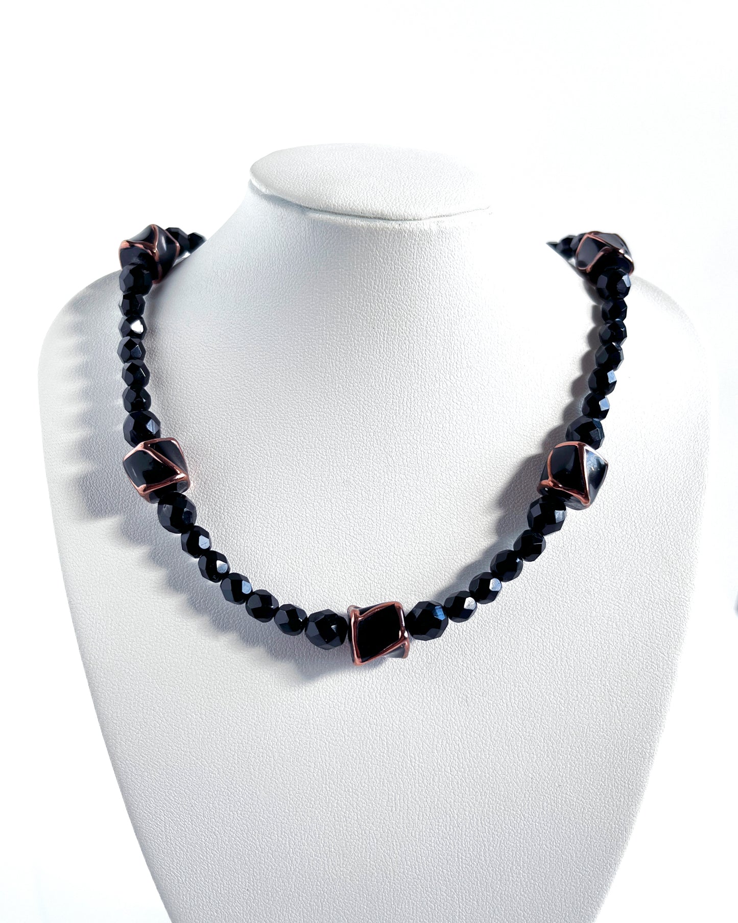 Collar Aura de cristales negros