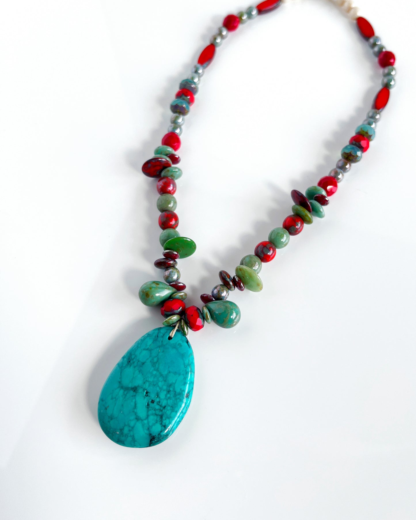 Collar colgante turquesa mediana colección CALA TERRA