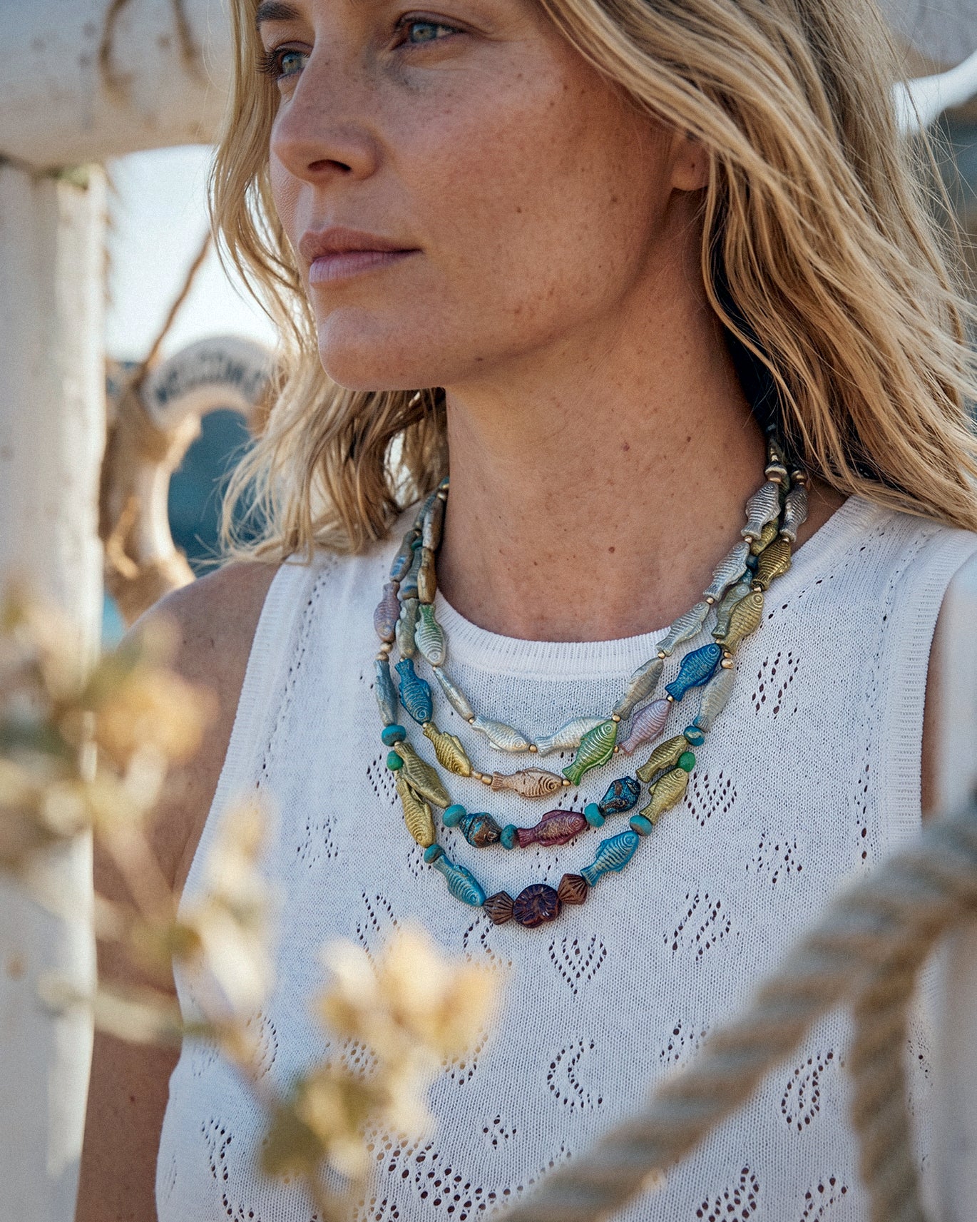 Collar boho con cristales de peces de colores