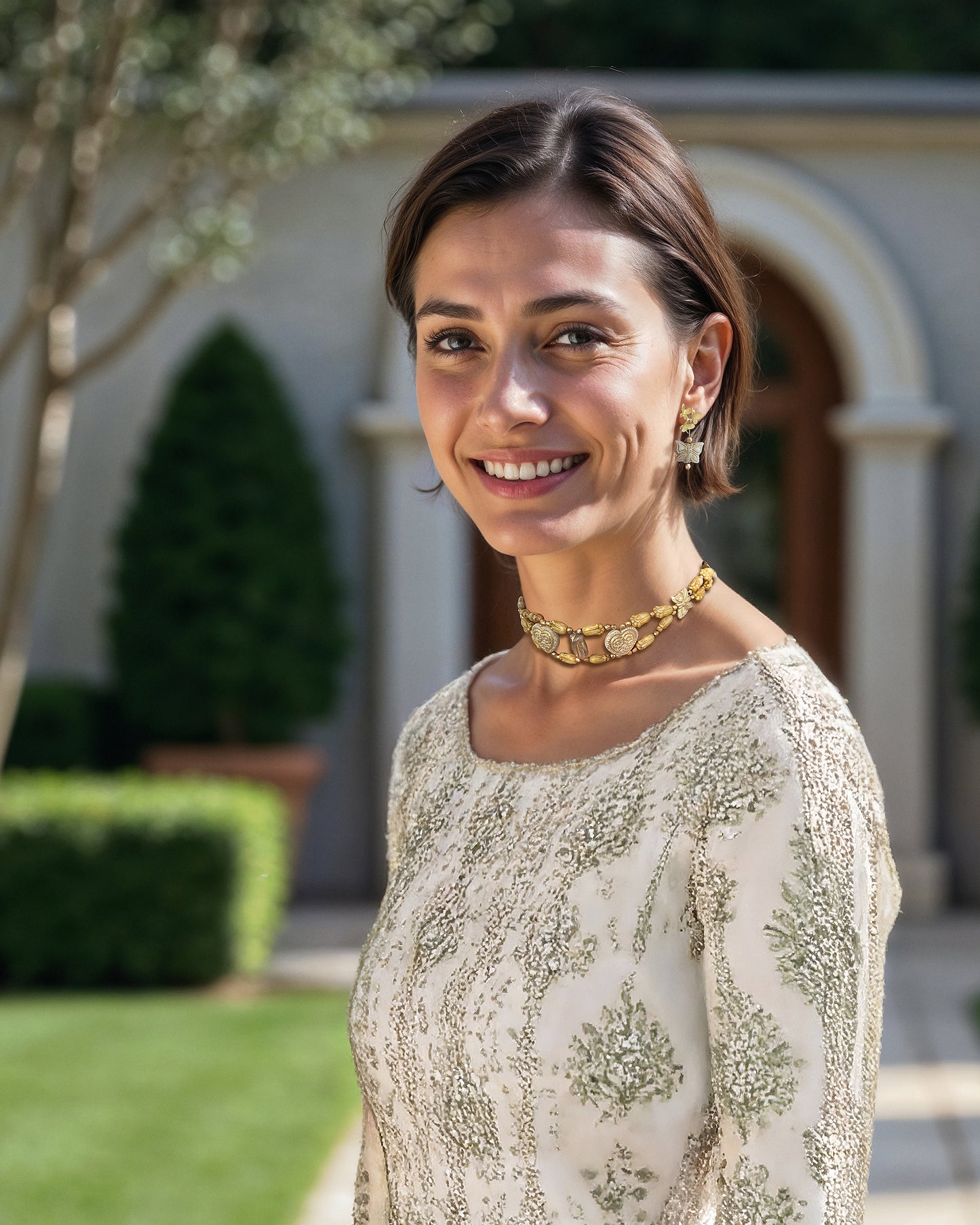 Versailles tulip choker from the CALA EMPERATRIZ collection