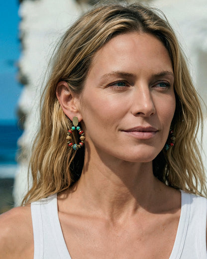 pendientes boho de aro multicolor puestos mujer