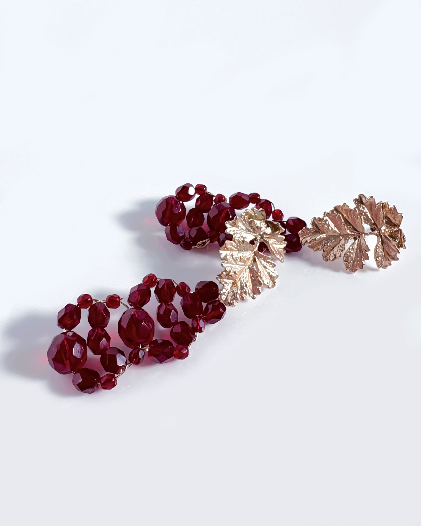 Pendientes Hoja cristales granate