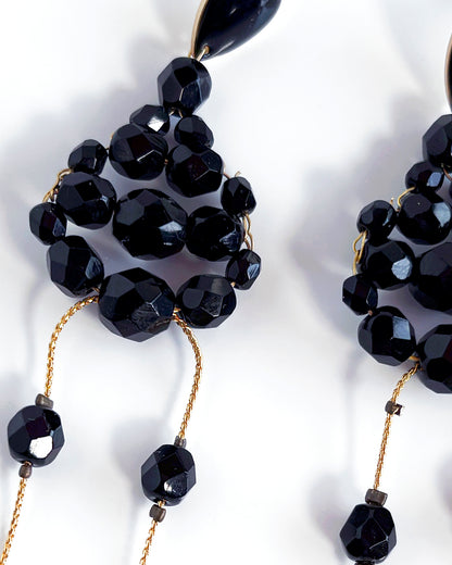 Velada earrings with shiny black crystals