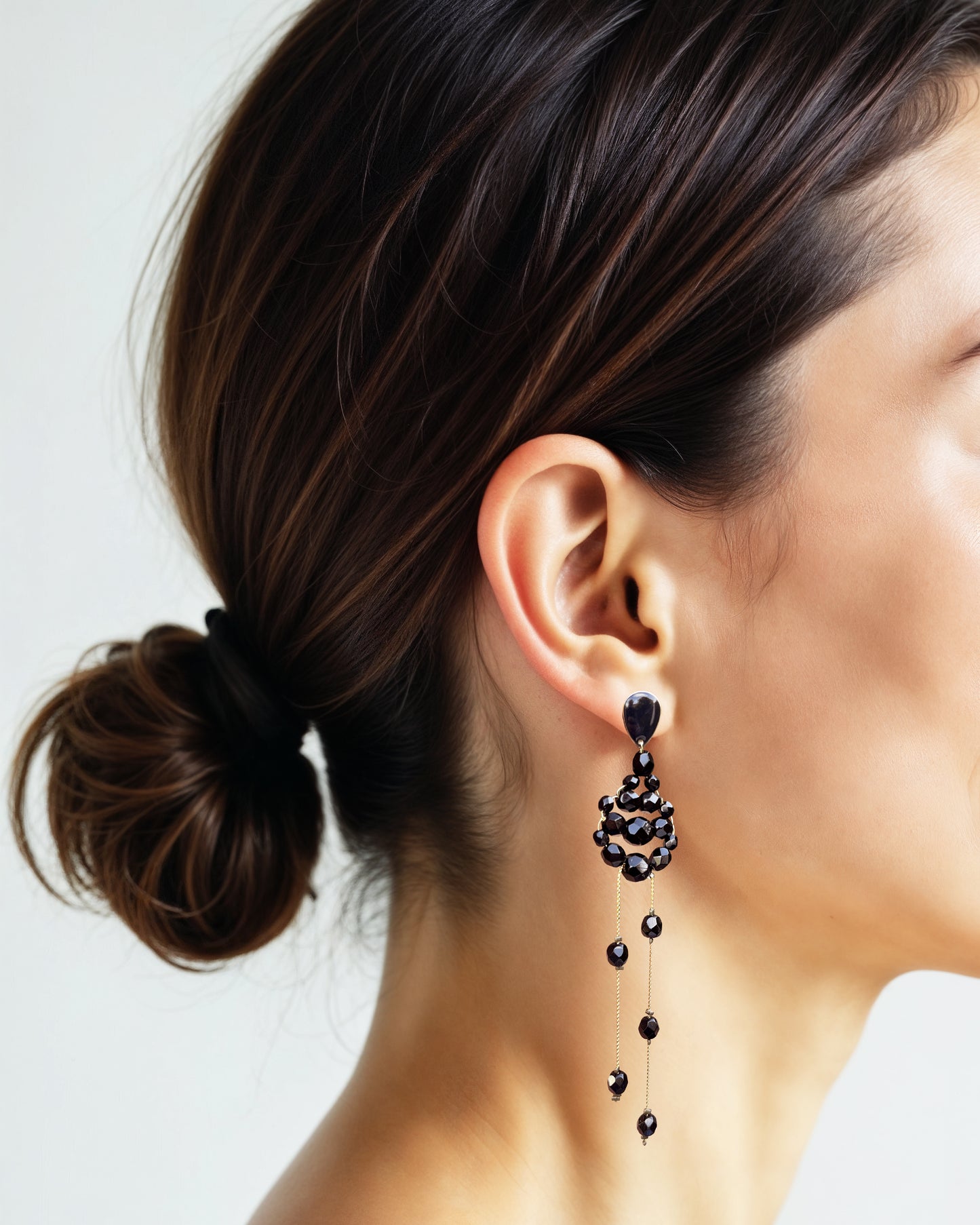 Velada earrings with shiny black crystals