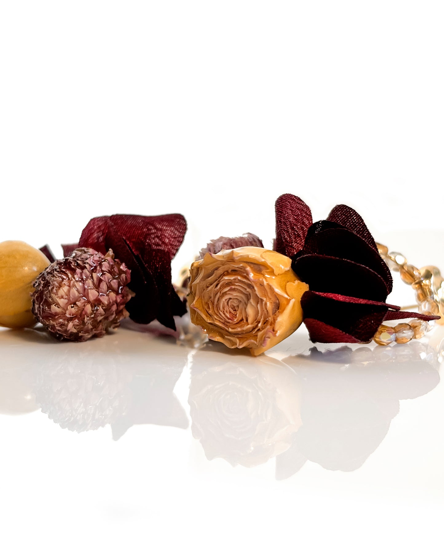 Pendientes Flores naturales con cristales mostaza y granate