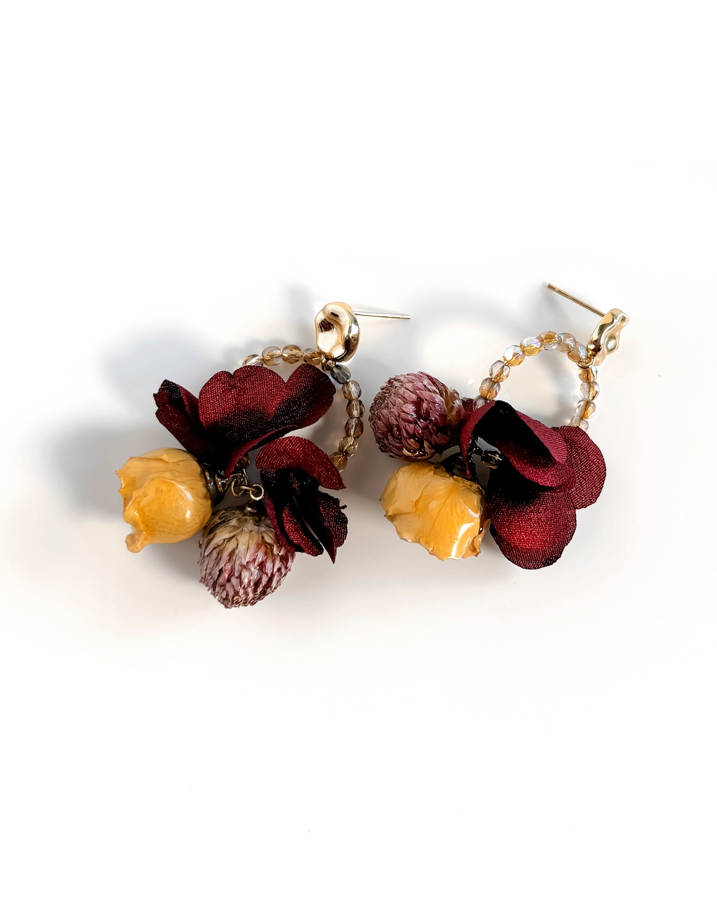 Pendientes Flores naturales con cristales mostaza y granate