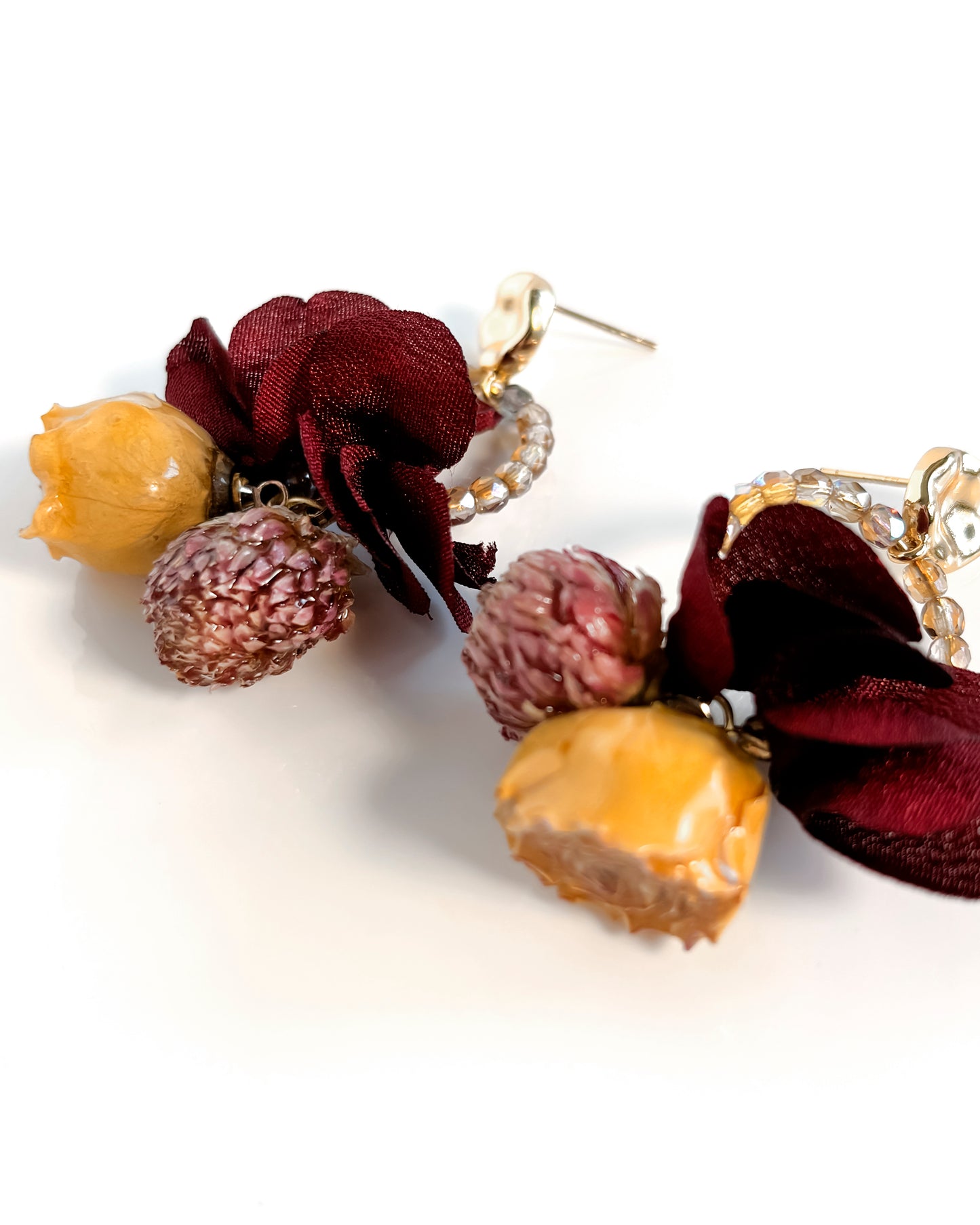 Pendientes Flores naturales con cristales mostaza y granate