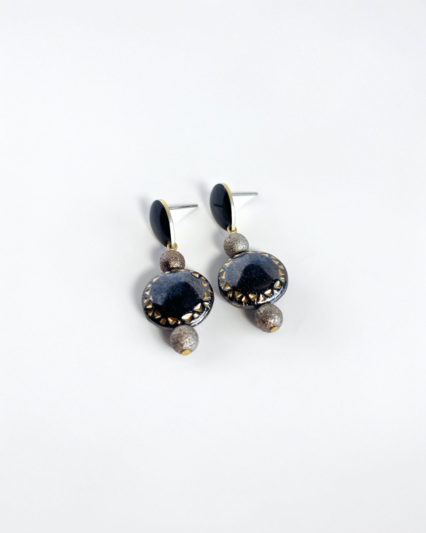 Short Bavaria earrings from the CALA EMPERATRIZ collection