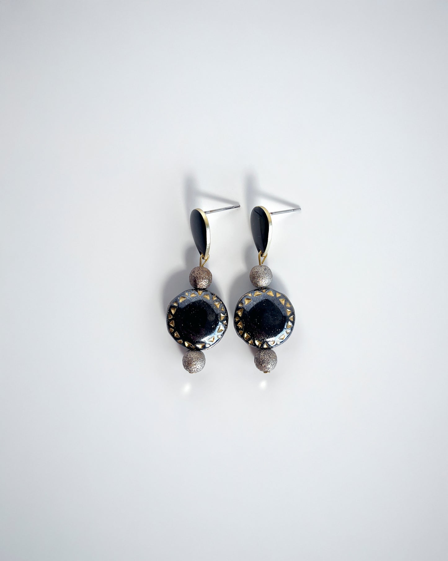 Short Bavaria earrings from the CALA EMPERATRIZ collection