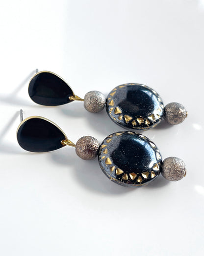 Short Bavaria earrings from the CALA EMPERATRIZ collection