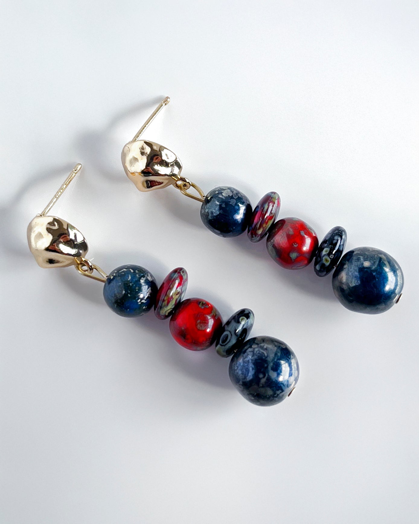 Pendientes vidrio azul y rojo colección CALA TERRA