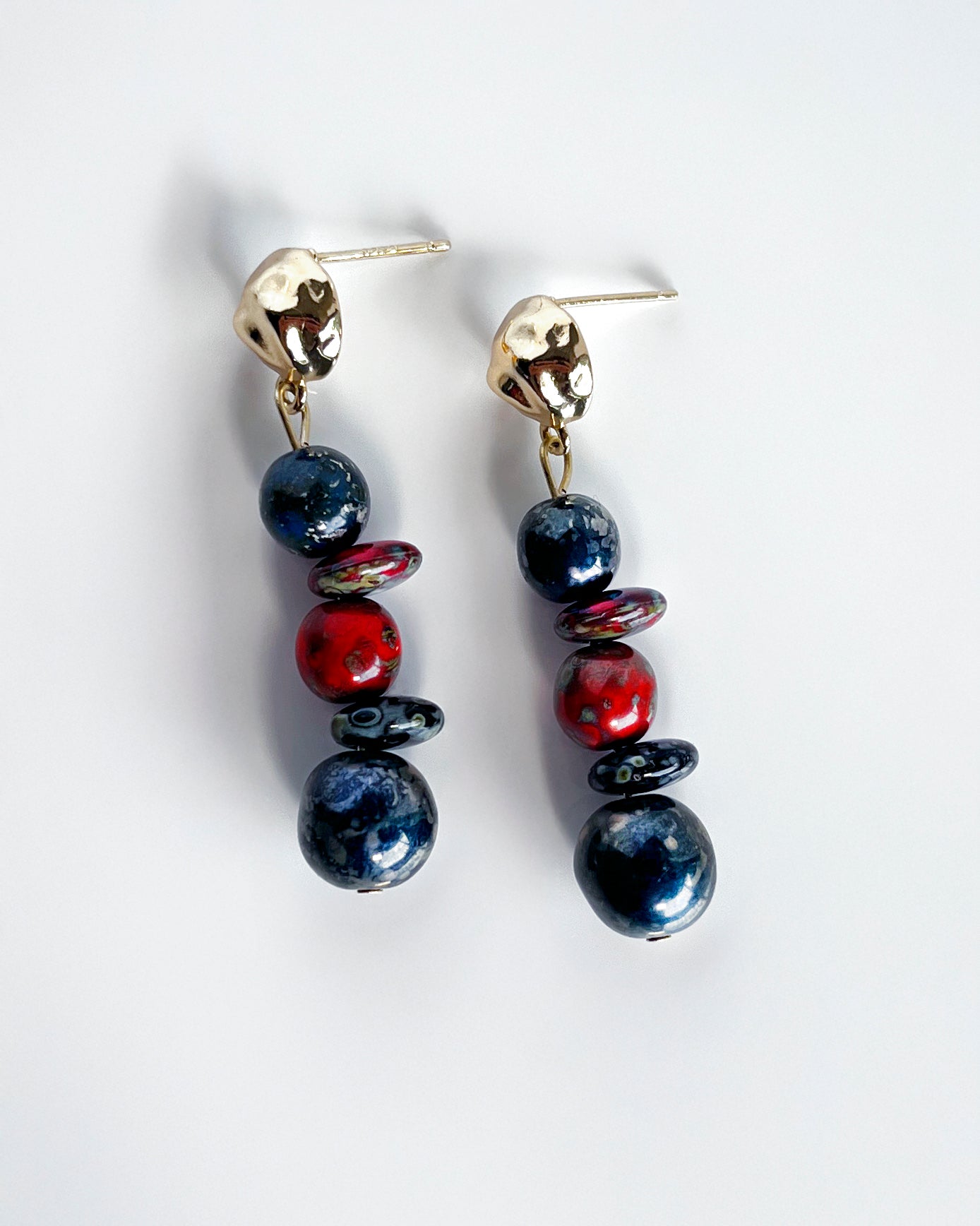 Pendientes vidrio azul y rojo colección CALA TERRA