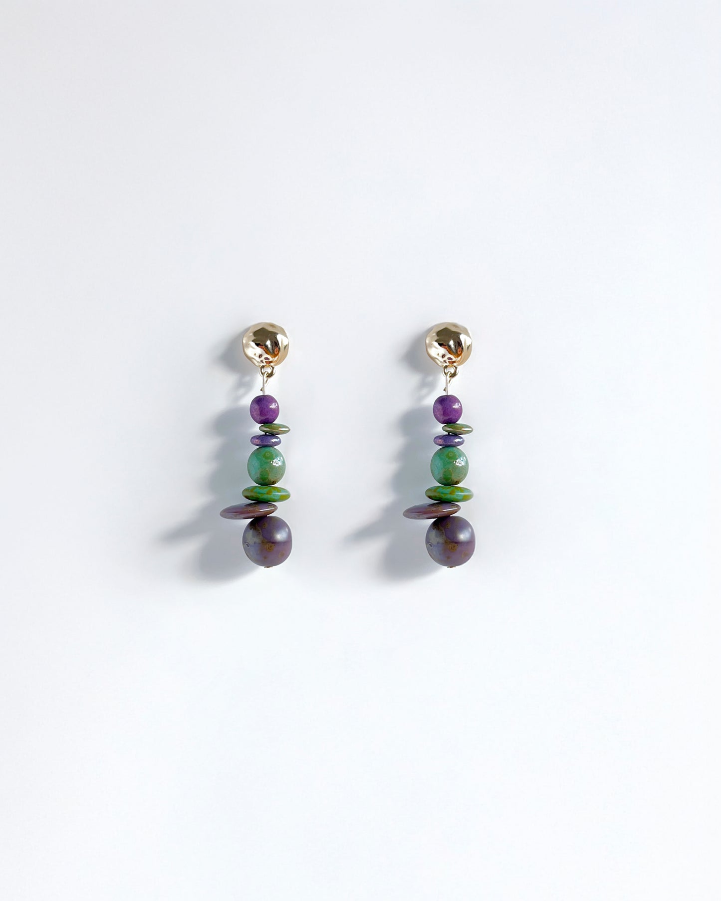 Pendientes vidrio  verde y morado colección CALA TERRA