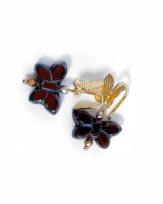 Pendientes Papillon Terracotta con mariposas de cristal de Bohemia en tonos terracota y mariposas doradas