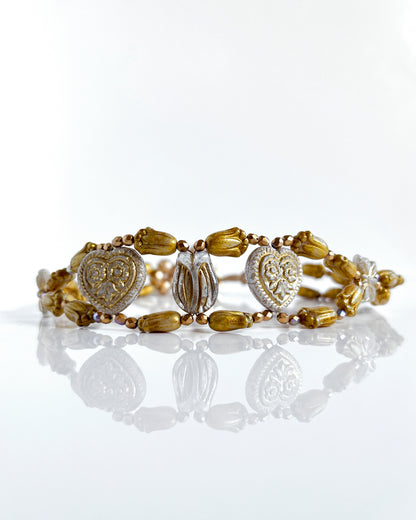 Versailles tulip choker from the CALA EMPERATRIZ collection