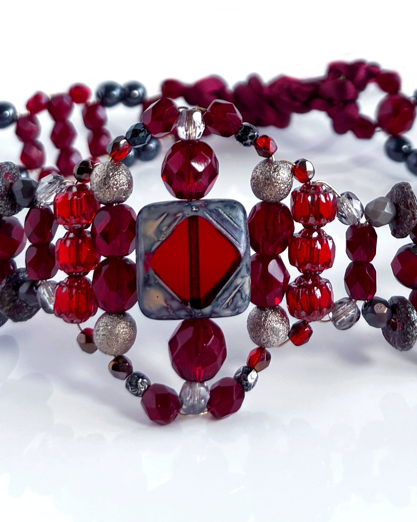 Sissí Choker from the CALA EMPERATRIZ collection