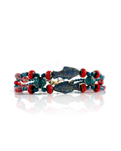 Choker boho con peces azules y cristales rojos