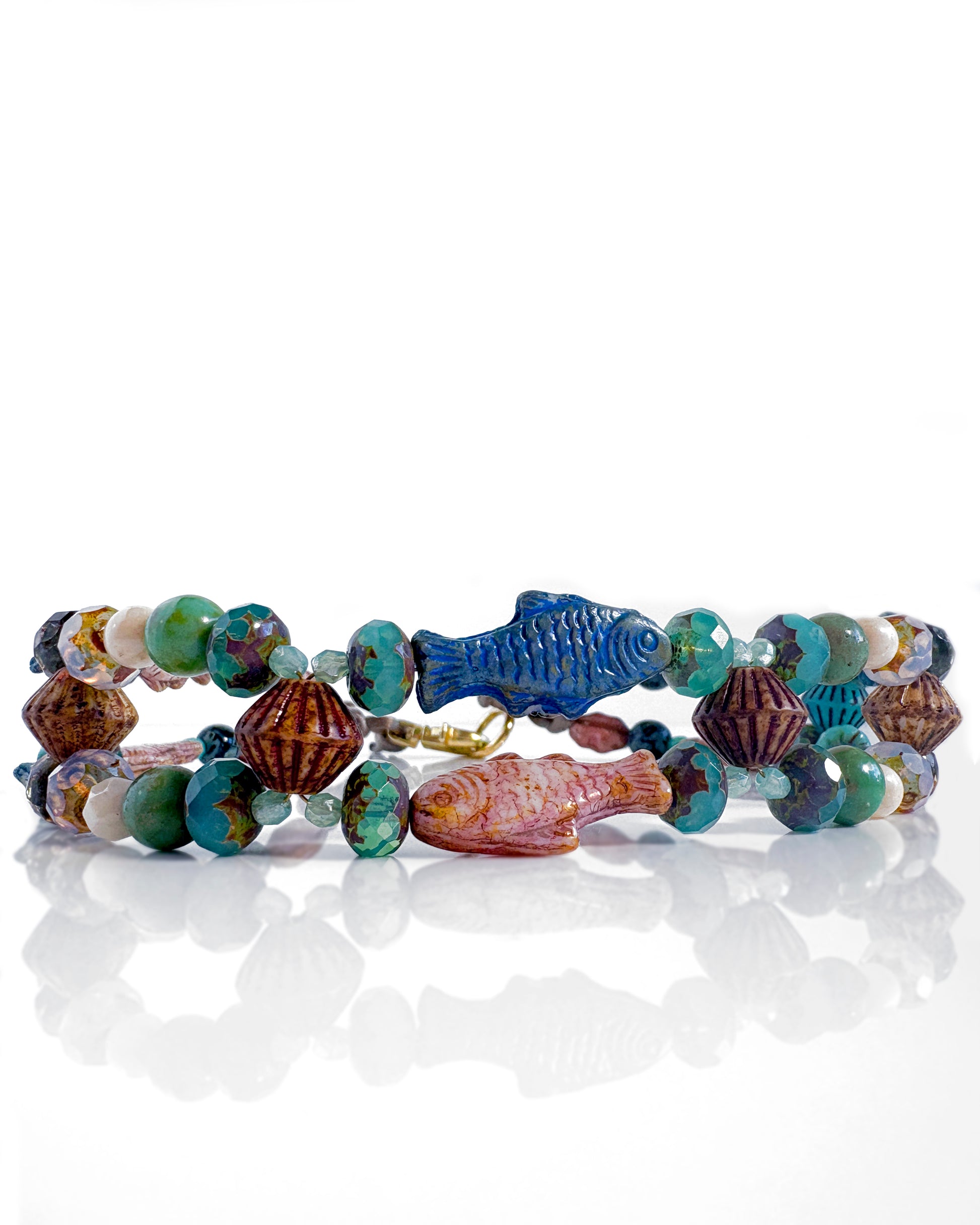 choker boho con cristales en forma de peces azules