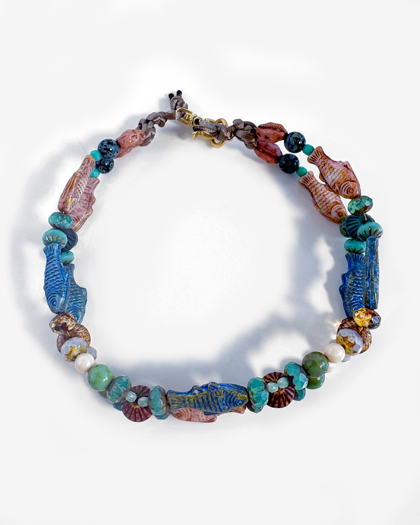 Choker Boho con cristales de peces azules