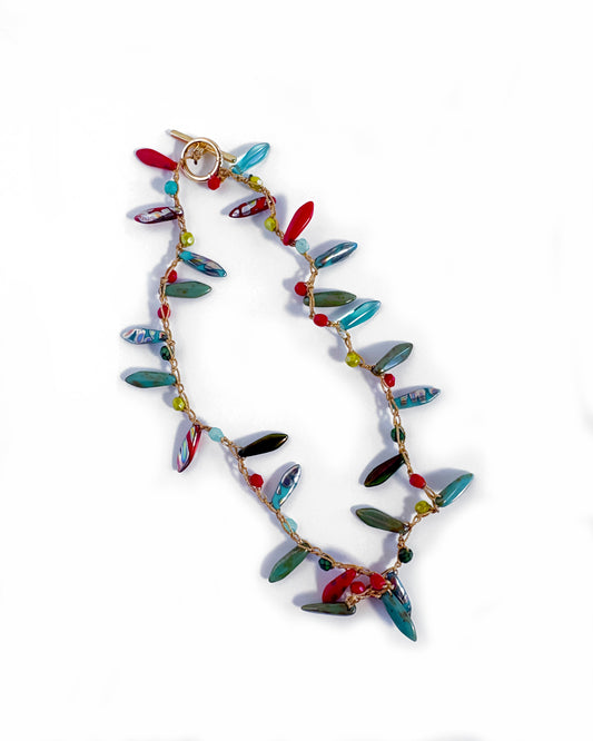 collar boho crochet con cristales largos turquesa y rojo