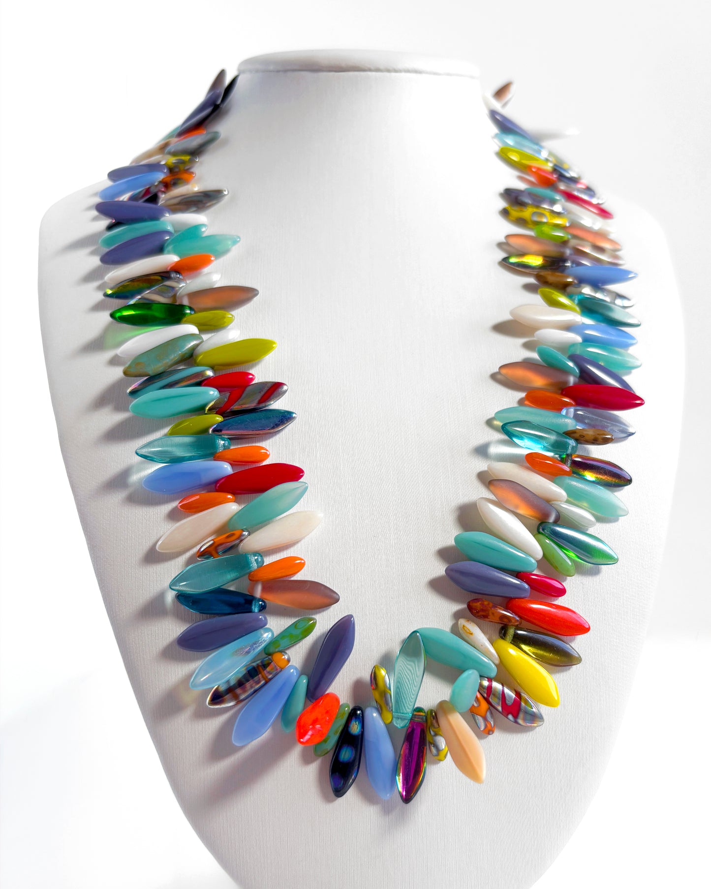 Party necklace with multicolored elongated crystals