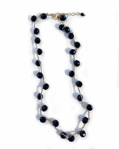 collar boho de cristales negros brillantes tejido en crochet