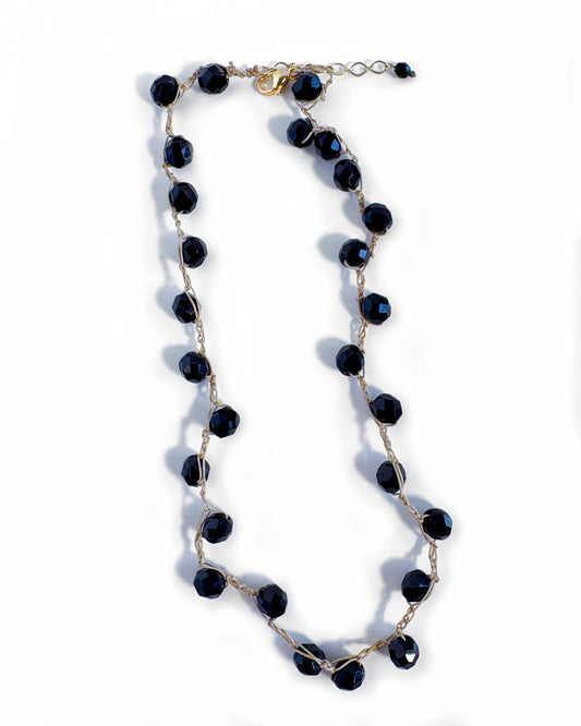 collar boho de cristales negros brillantes tejido en crochet